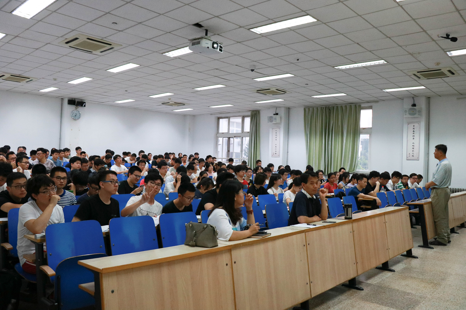 崇尚实践、知行并重,青春的汗水永远在路上——william威廉英国召